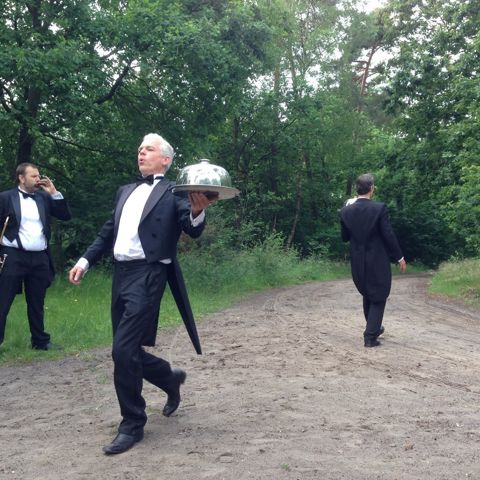 Butlers in het bos, straattheater